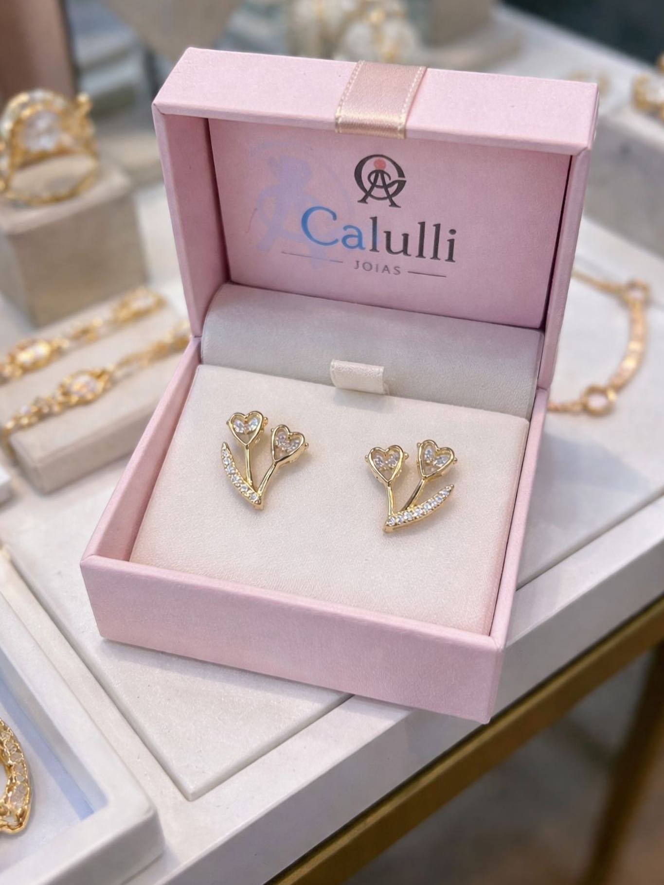 Brincos Calulli Jóias em caixa rosa